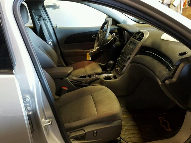 1G11B5SL3FF309205 - 2015 CHEVROLET MALIBU LS ვერცხლისფერი ფოტო 5