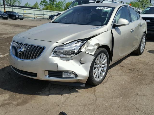 2G4GS5EV6D9153631 - 2013 BUICK REGAL PREM SILVER photo 2