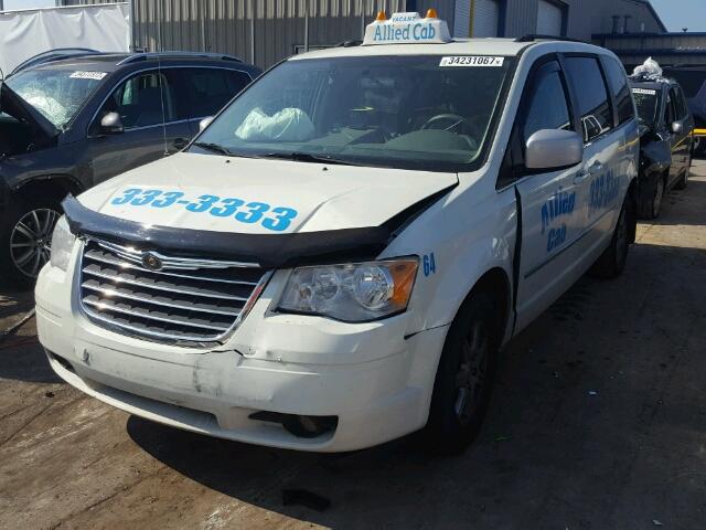 2A4RR5D17AR189857 - 2010 CHRYSLER TOWN & COU WHITE photo 2