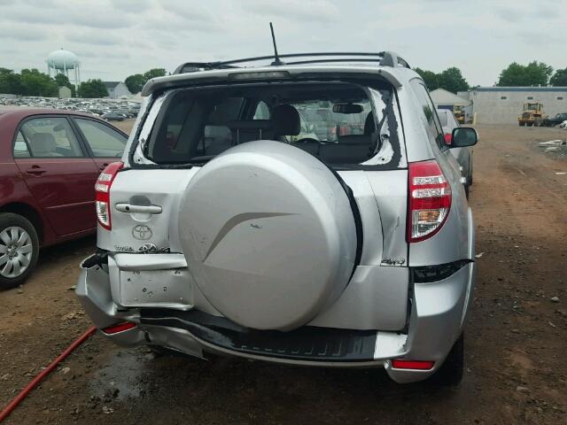 JTMBK31VX9D003041 - 2009 TOYOTA RAV4 SILVER photo 9