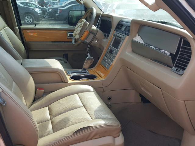 5LMFL28567LJ11828 - 2007 LINCOLN NAVIGATOR WHITE photo 5