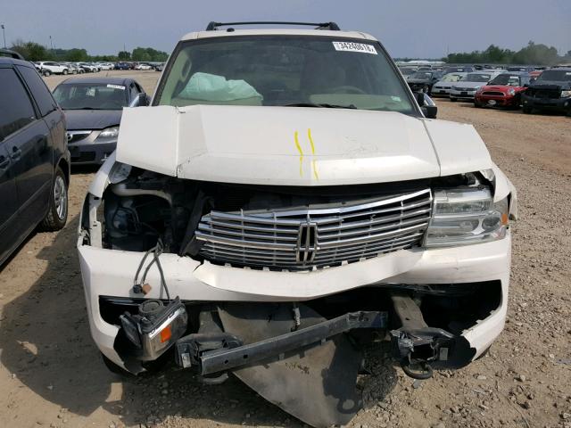 5LMFL28567LJ11828 - 2007 LINCOLN NAVIGATOR WHITE photo 7