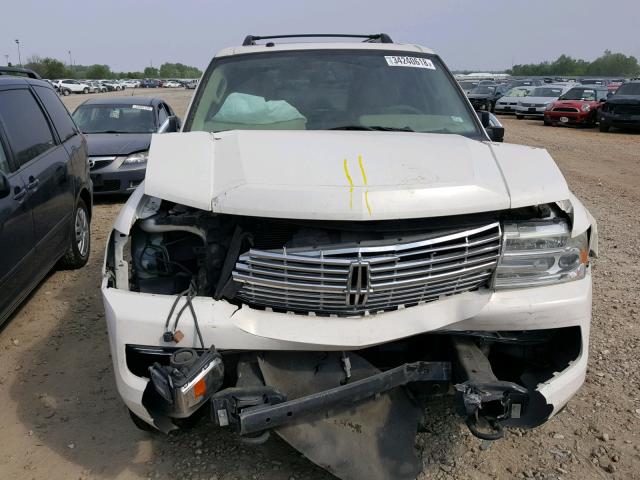 5LMFL28567LJ11828 - 2007 LINCOLN NAVIGATOR WHITE photo 9