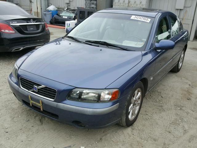 YV1RS61R222099052 - 2002 VOLVO S60 Niebieski zdjęcie 2