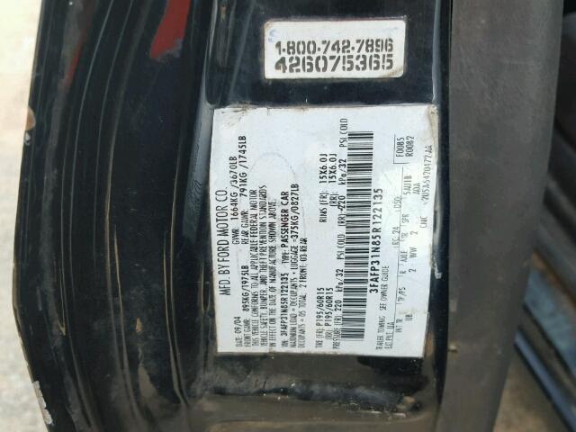 3FAFP31N85R122135 - 2005 FORD FOCUS ZX3 BLACK photo 10