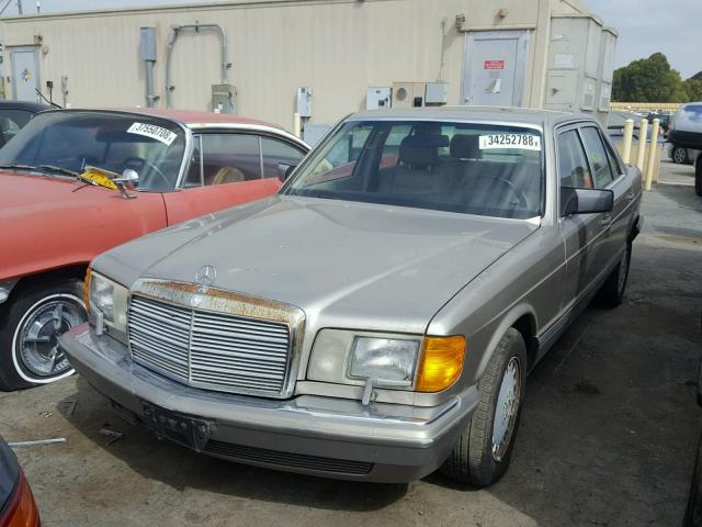 WDBCA24D7KA472713 - 1989 MERCEDES-BENZ 300 SE GOLD photo 2