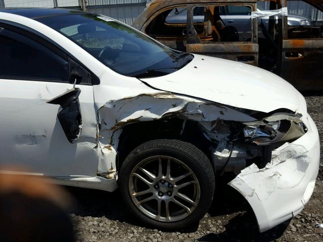 JTKDE177050039621 - 2005 TOYOTA SCION TC 白色 照片 9