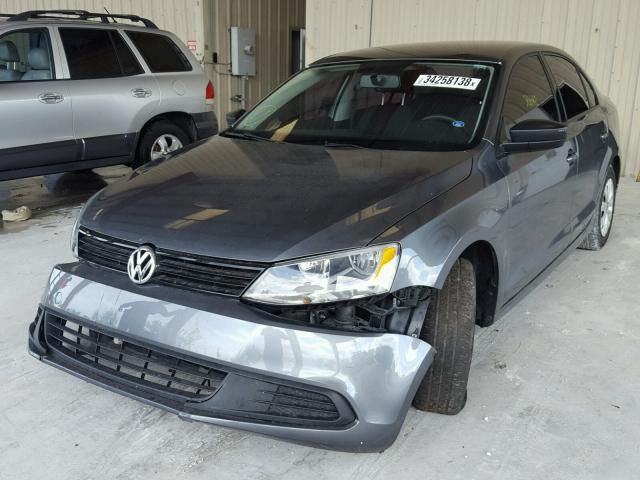 3VW2K7AJ5EM301321 - 2014 VOLKSWAGEN JETTA BASE Մոխրագույն լուսանկար 2