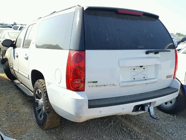 1GKUKKE35AR289923 - 2010 GMC YUKON XL K WHITE photo 3