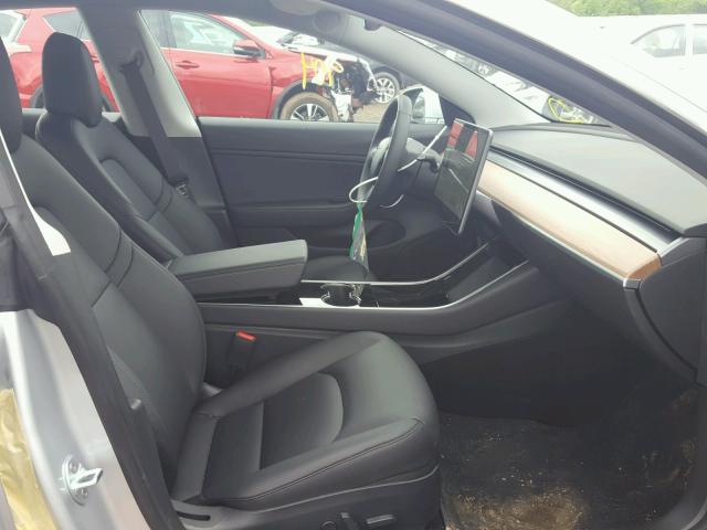 5YJ3E1EA1JF008746 - 2018 TESLA MODEL 3 ვერცხლისფერი ფოტო 5