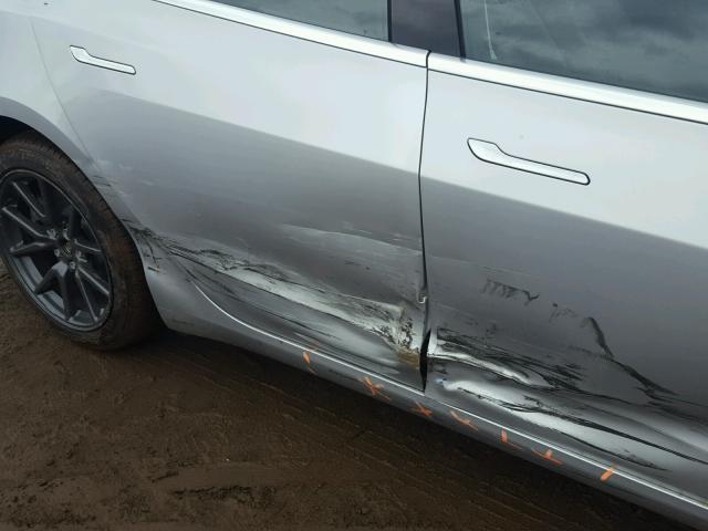 5YJ3E1EA1JF008746 - 2018 TESLA MODEL 3 ვერცხლისფერი ფოტო 9