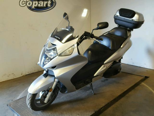 JH2PF01134K201350 - 2004 HONDA FSC600 D SILVER photo 2