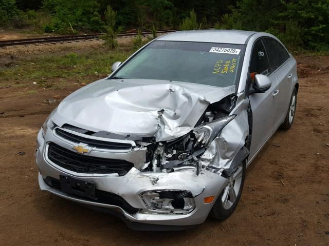 1G1PE5SB7F7256575 - 2015 CHEVROLET CRUZE LT SILVER photo 2