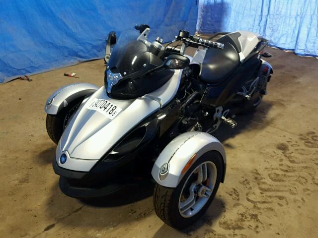 2BXJAUA158V000097 - 2008 CAN-AM SPYDER ROA SILVER photo 2