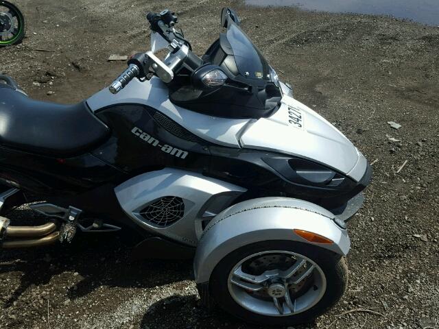 2BXJAUA158V000097 - 2008 CAN-AM SPYDER ROA SILVER photo 5