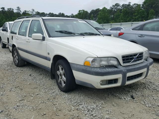 YV1LZ56D8X2624714 - 1999 VOLVO V70 XC WHITE photo 1