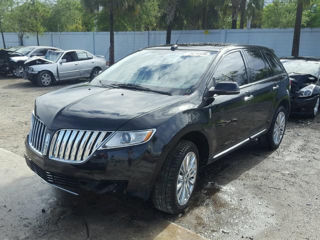 2LMDJ6JK2DBL18546 - 2013 LINCOLN MKX BLACK photo 2