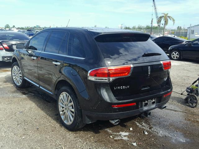 2LMDJ6JK2DBL18546 - 2013 LINCOLN MKX BLACK photo 3