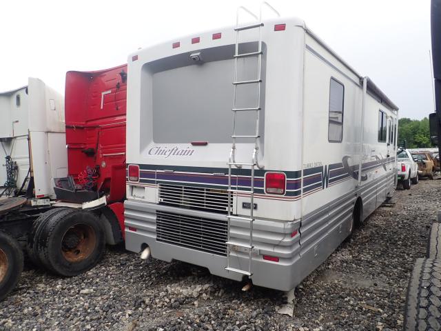 4UZHXFBC1WC951898 - 1998 FREIGHTLINER CHASSIS X WHITE photo 4