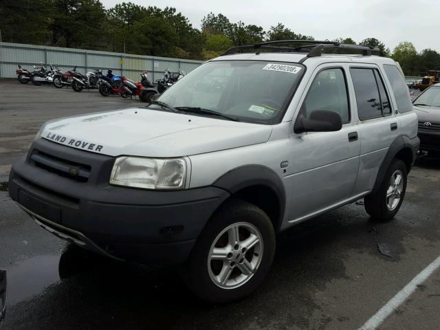 SALNM22212A394635 - 2002 LAND ROVER FREELANDER SILVER photo 2