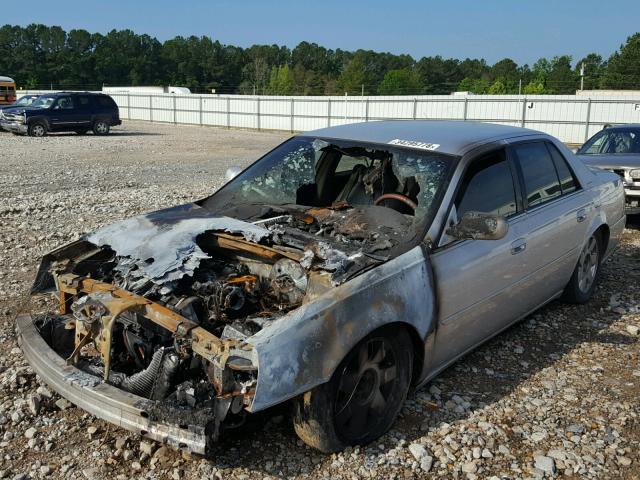 1G6KF57972U122703 - 2002 CADILLAC DEVILLE DT SILVER photo 2