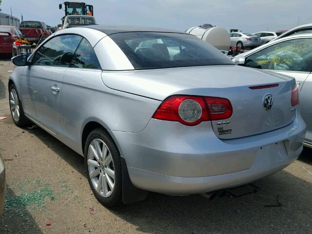 WVWBA7AH4AV015527 - 2010 VOLKSWAGEN EOS TURBO/ SILVER photo 3