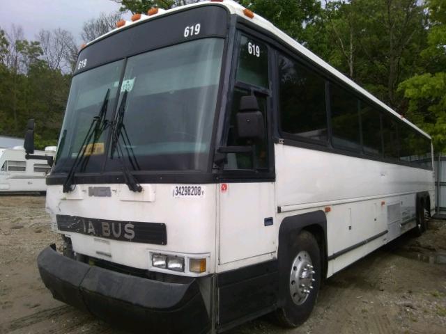 1M8PDMPA91P053511 - 2001 MOTOR COACH INDUSTRIES TRANSIT BU WHITE photo 2