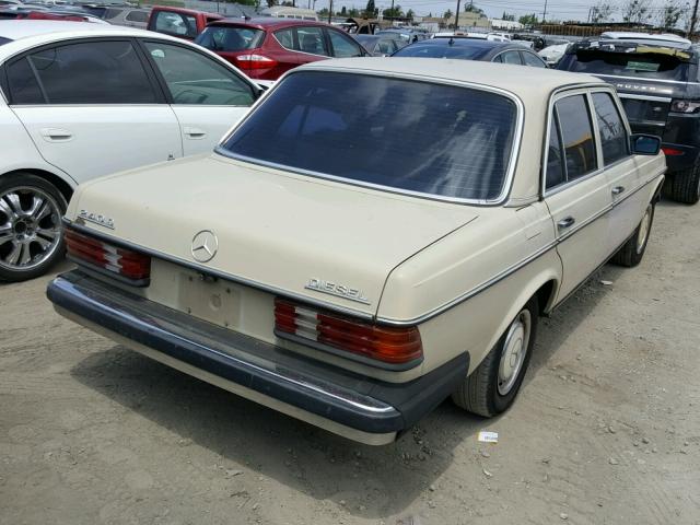 WDBAB23A4BB261880 - 1981 MERCEDES-BENZ 240 D CREAM photo 4