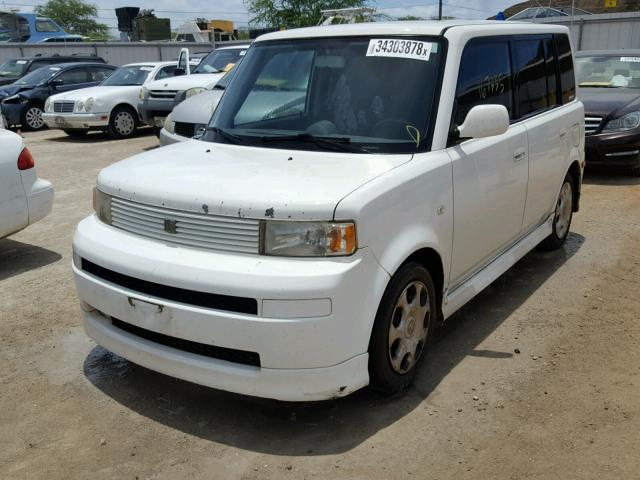 JTLKT324864046909 - 2006 TOYOTA SCION XB WHITE photo 2