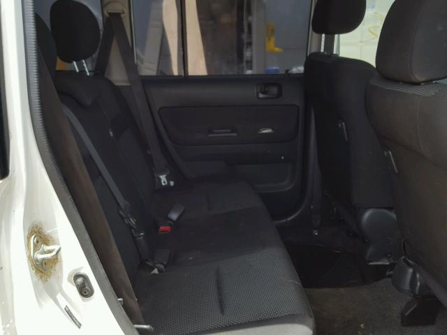 JTLKT324864046909 - 2006 TOYOTA SCION XB WHITE photo 6