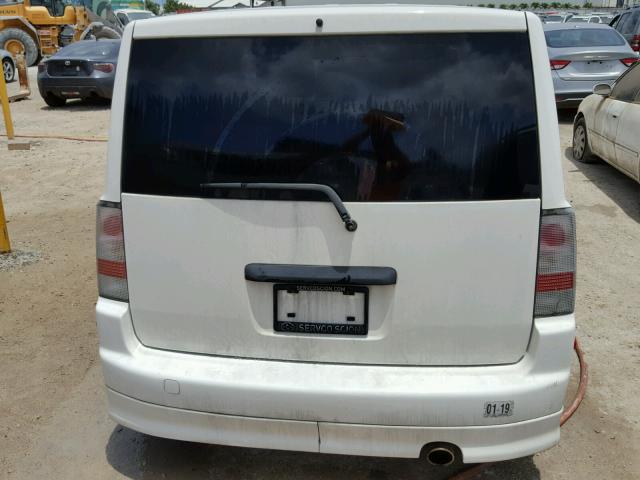 JTLKT324864046909 - 2006 TOYOTA SCION XB WHITE photo 9