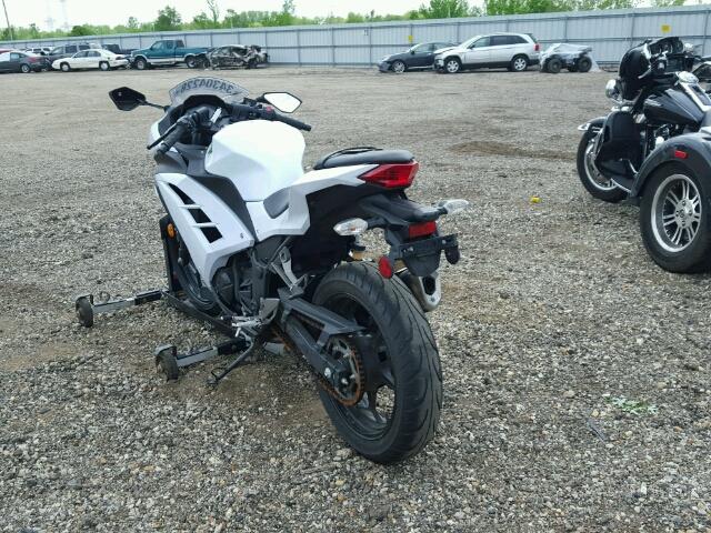 JKAEX8A16FA012352 - 2015 KAWASAKI EX300 A WHITE photo 3