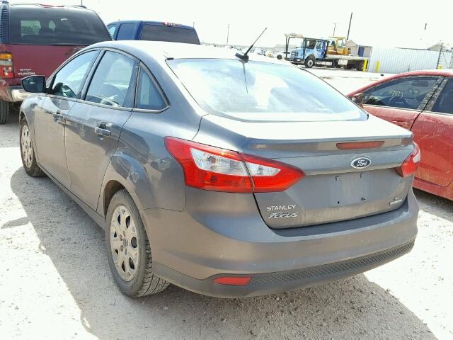 1FAHP3F20CL417541 - 2012 FORD FOCUS SE SILVER photo 3