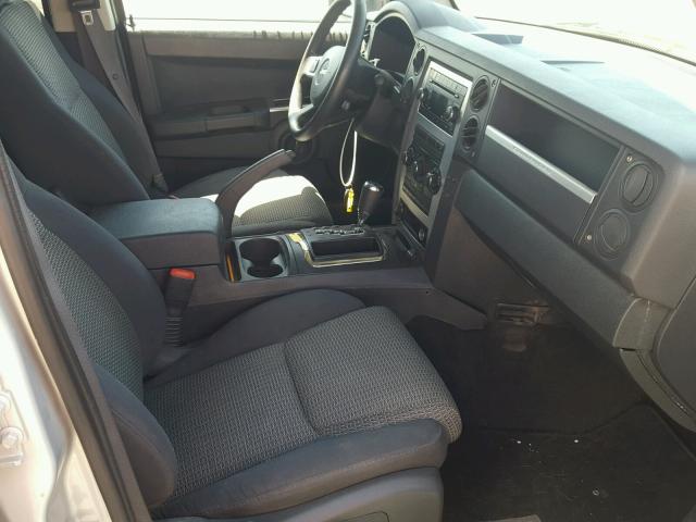 1J8HG48K98C184675 - 2008 JEEP COMMANDER SILVER photo 5