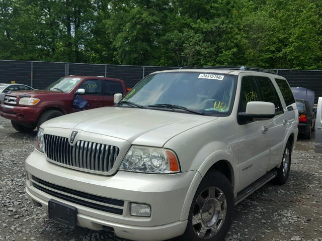5LMFU28535LJ00764 - 2005 LINCOLN NAVIGATOR WHITE photo 2