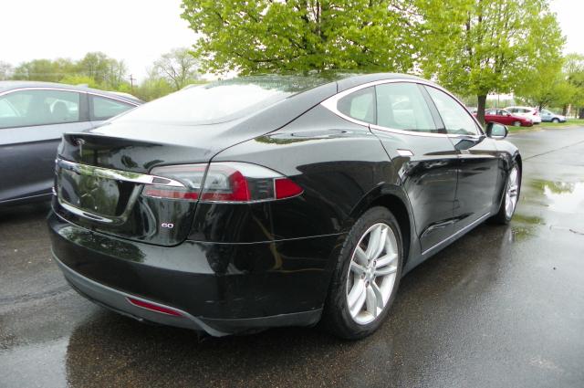 5YJSA1S10EFP35197 - 2014 TESLA MODEL S BLACK photo 4