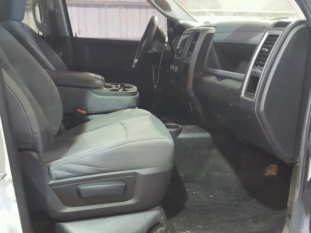3C6UR5CL4DG609921 - 2013 RAM 2500 ST WHITE photo 5