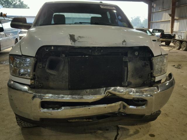 3C6UR5CL4DG609921 - 2013 RAM 2500 ST WHITE photo 9