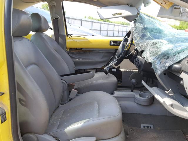 3VWCK21C33M421589 - 2003 VOLKSWAGEN NEW BEETLE 黄色 照片 5