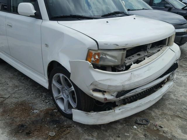 JTLKT334354003155 - 2005 TOYOTA SCION XB WHITE photo 9