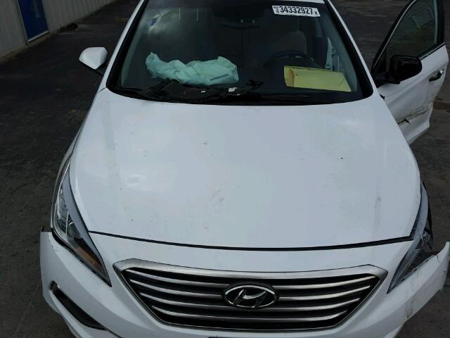 5NPE24AF3GH336569 - 2016 HYUNDAI SONATA SE WHITE photo 7