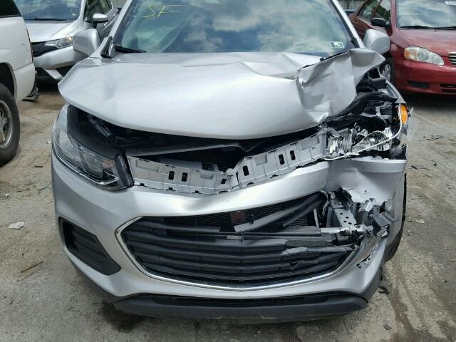 KL7CJKSB8HB071769 - 2017 CHEVROLET TRAX LS SILVER photo 7