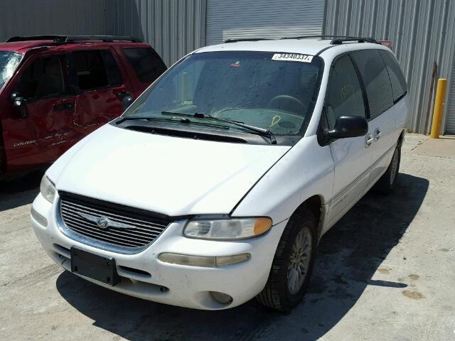 1C4GP54L0YB682602 - 2000 CHRYSLER TOWN & COU WHITE photo 2