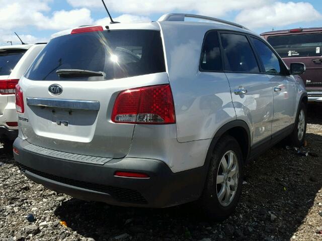 5XYKT4A24DG322812 - 2013 KIA SORENTO SILVER photo 4