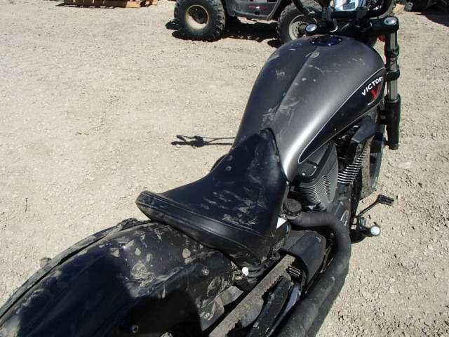 5VPLB36N0F3038087 - 2015 VICTORY MOTORCYCLES GUNNER Gümüş foto 5