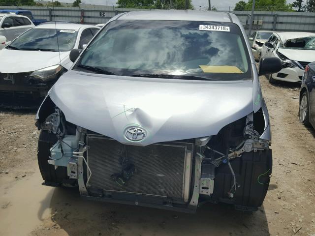 5TDZK3DC7BS114021 - 2011 TOYOTA SIENNA BAS SILVER photo 9