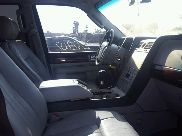5LMFU27R74LJ21927 - 2004 LINCOLN NAVIGATOR SILVER photo 5