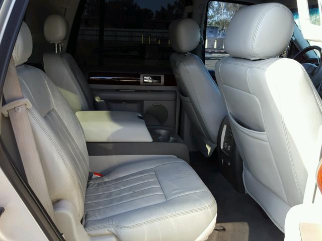 5LMFU27R74LJ21927 - 2004 LINCOLN NAVIGATOR SILVER photo 6