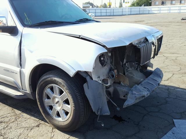 5LMFU27R74LJ21927 - 2004 LINCOLN NAVIGATOR SILVER photo 9