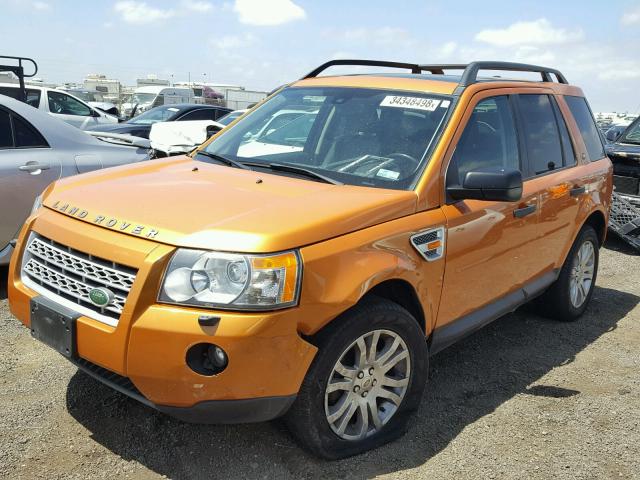 SALFS24N68H045889 - 2008 LAND ROVER LR2 SE TEC ORANGE photo 2